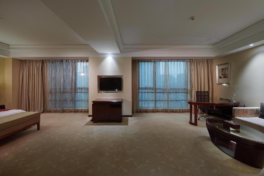 Baifuyi Khách sạn 4*
